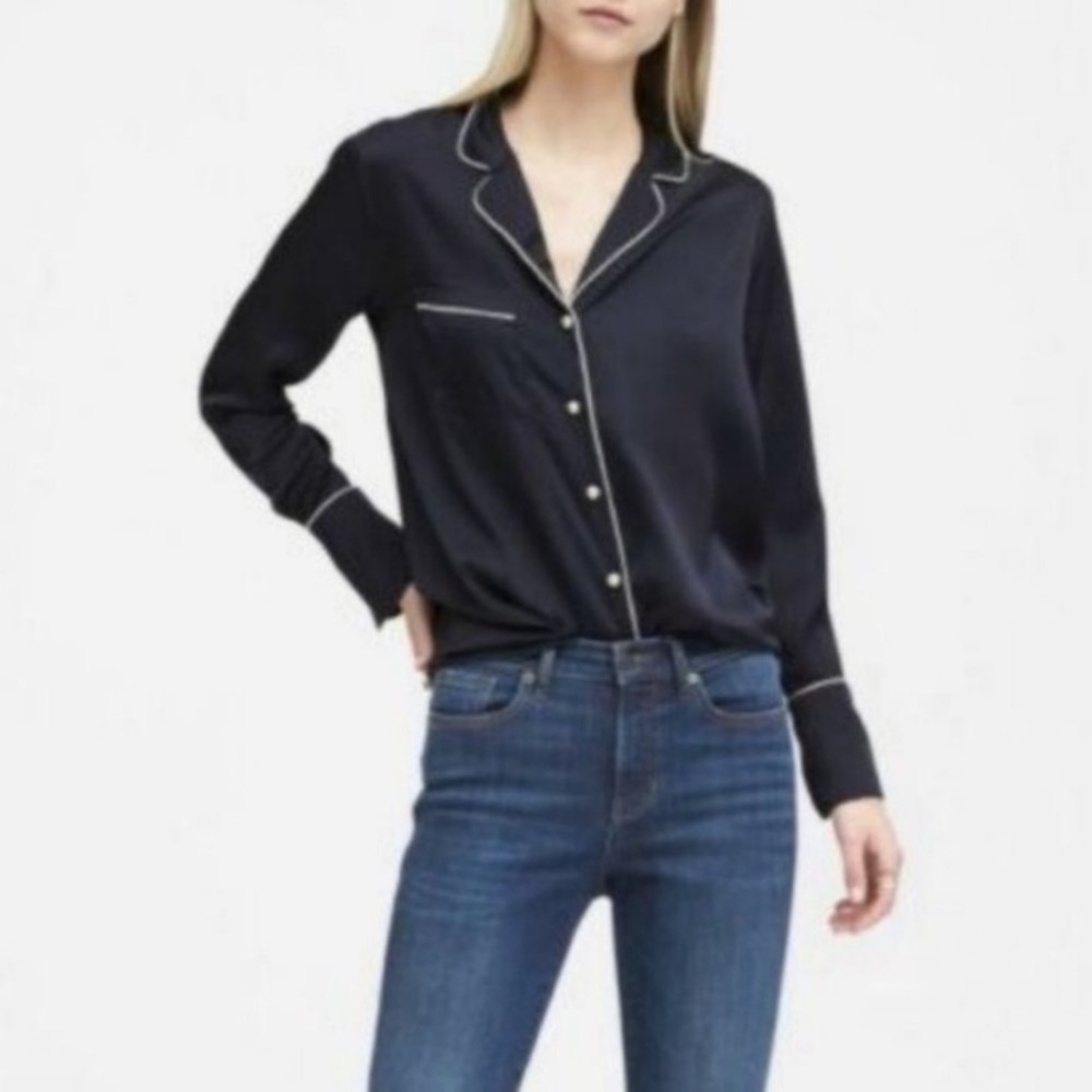 EUC Banana Republic silky navy blue white trim pajama pj blouse shirt top XS